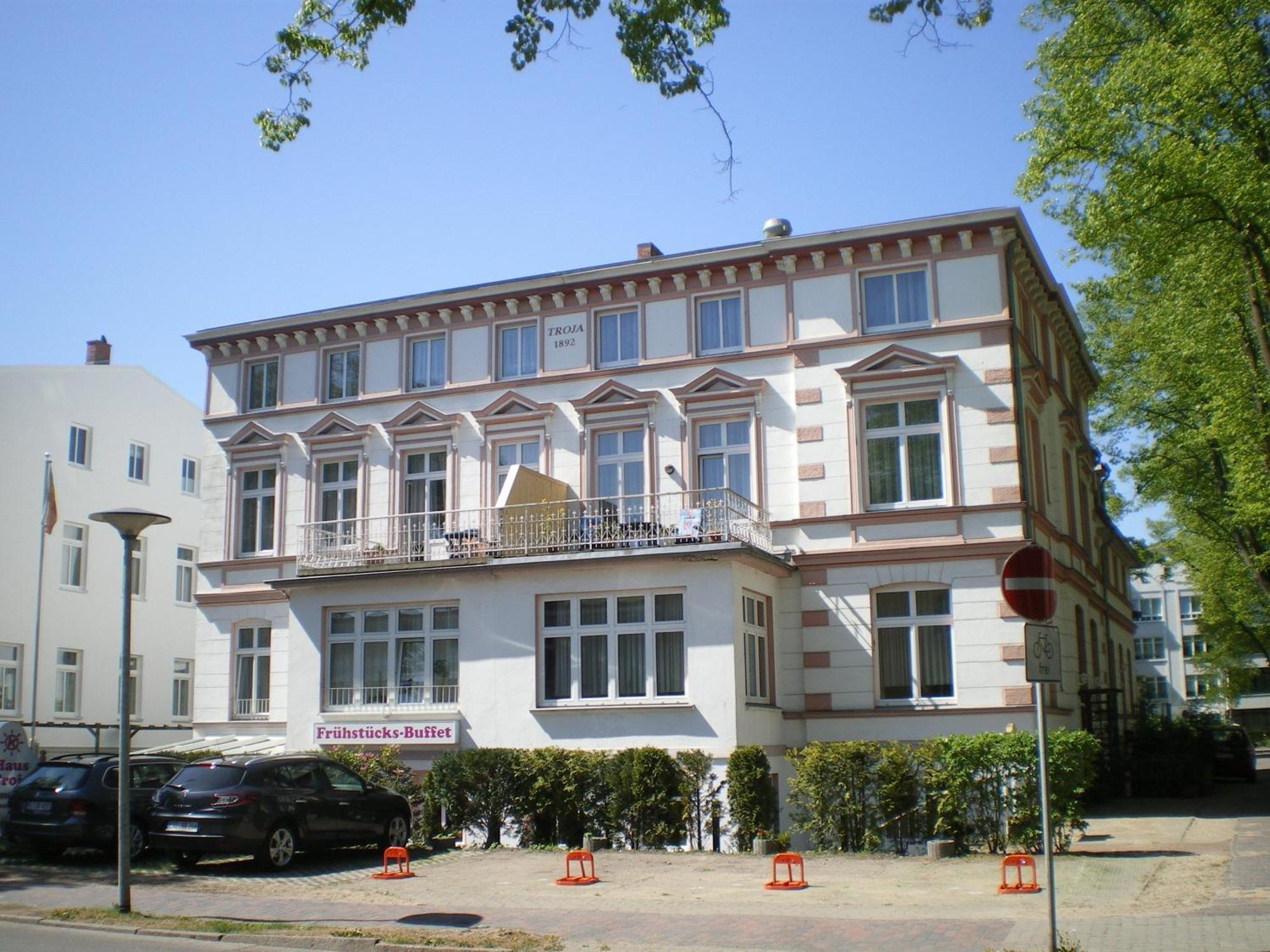 Haus Troja Hotel Rostock Exterior photo