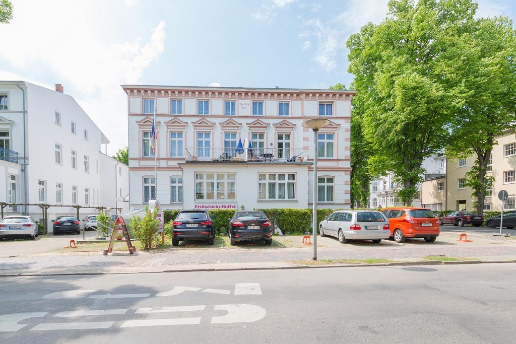 Haus Troja Hotel Rostock Exterior photo